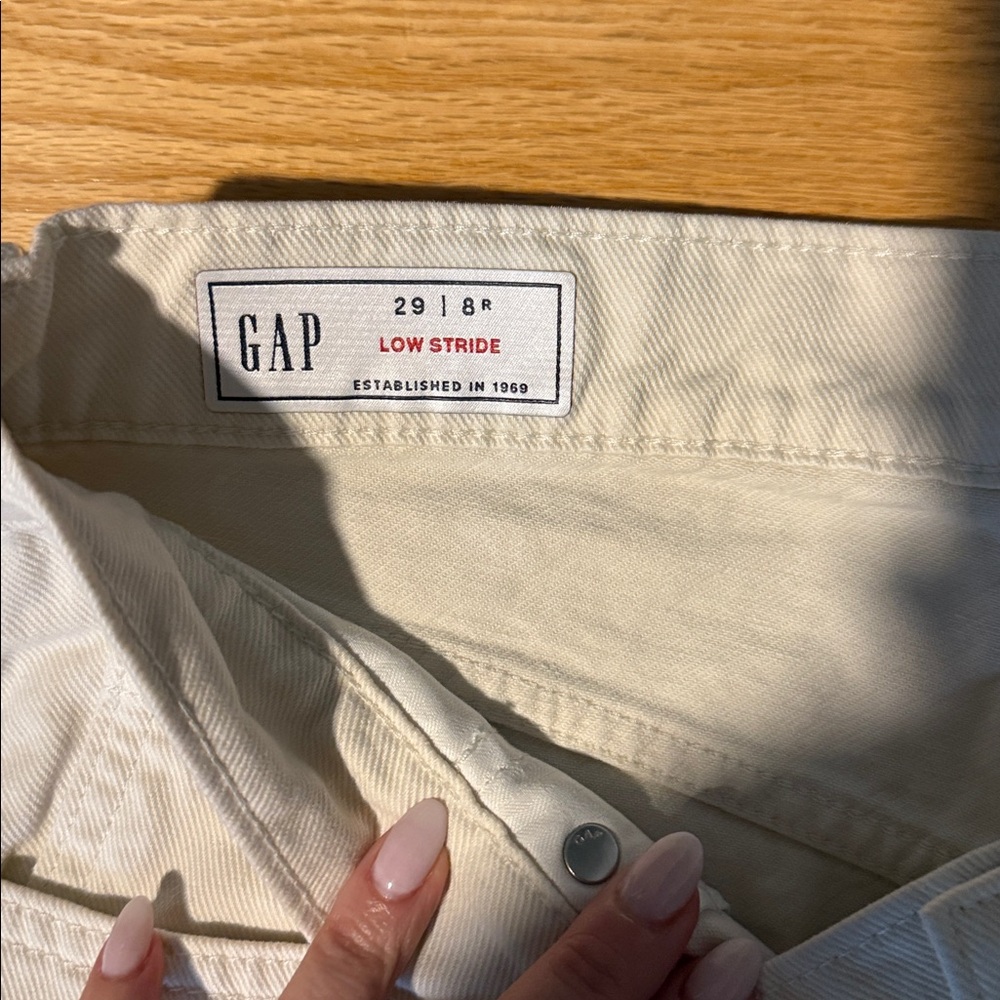 GAP Women’s Cream Low Stride Wide Leg Jeans - Picture 2 of 3